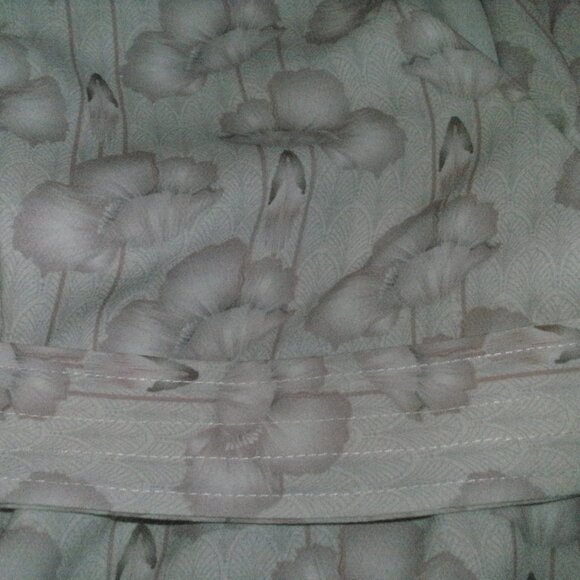 NWT Ivory & Mauve Floral Print Sleeveless Wrap Dress with Matching Sash Belt ~ 6 - Picture 4 of 4